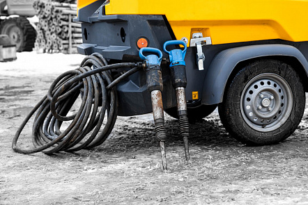 Фото Atlas Copco XAS 88 с отбойником в прокат 