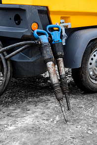 Фото Atlas Copco XAS 88 с отбойником в прокат 